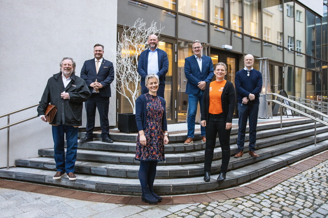 Fra venstre: Administrerende direktør og styreleder i Reitangruppen, Odd Reitan, hotelldirektør Mikael Forselius Britannia Hotel, administrerende direktør Kjell Stokbakken i Norsk Kylling, regiondirektør Vidar Andersen i REMA 1000 Midt-Norge, festivalsjef Åslaug Hennissen i Bryggerifestivalen i Trondheim, og administrerende direktør Svein Erik Nordbotten i E.C.Dahls Eiendom. (Foto: Wil Lee-Wright) Fra venstre: Administrerende direktør og styreleder i Reitangruppen, Odd Reitan, hotelldirektør Mikael Forselius Britannia Hotel, administrerende direktør Kjell Stokbakken i Norsk Kylling, regiondirektør Vidar Andersen i REMA 1000 Midt-Norge, festivalsjef Åslaug Hennissen i Bryggerifestivalen i Trondheim, og administrerende direktør Svein Erik Nordbotten i E.C.Dahls Eiendom. (Foto: Wil Lee-Wright)