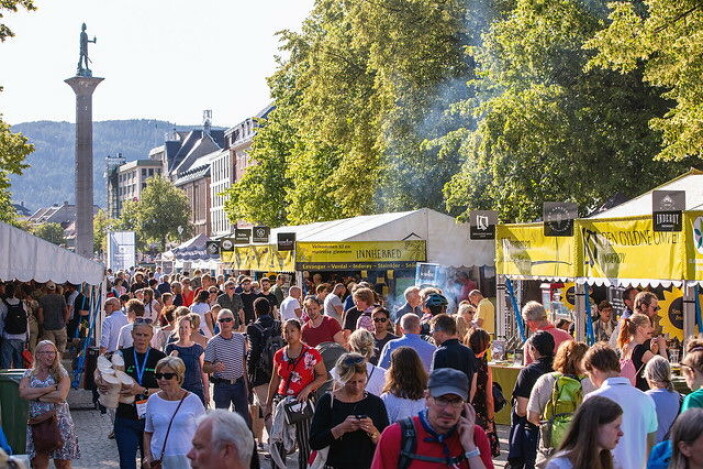 Matfest i Trondheims gater. (Foto: Wil Lee-Wright) Matfest i Trondheims gater. (Foto: Wil Lee-Wright)