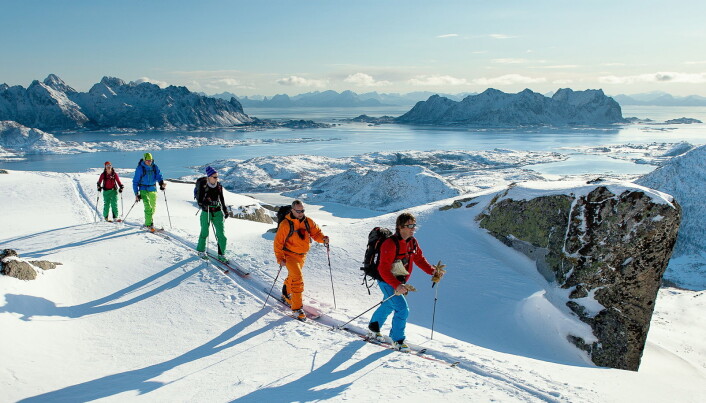 Norwegian Adventure Company byr på fantastiske turer i Lofoten. Skrova til høyre bak i bildet. (Foto: Sverre Hjørnevik/Norwegian Adventure Company) Norwegian Adventure Company byr på fantastiske turer i Lofoten. Skrova til høyre bak i bildet. (Foto: Sverre Hjørnevik/Norwegian Adventure Company)