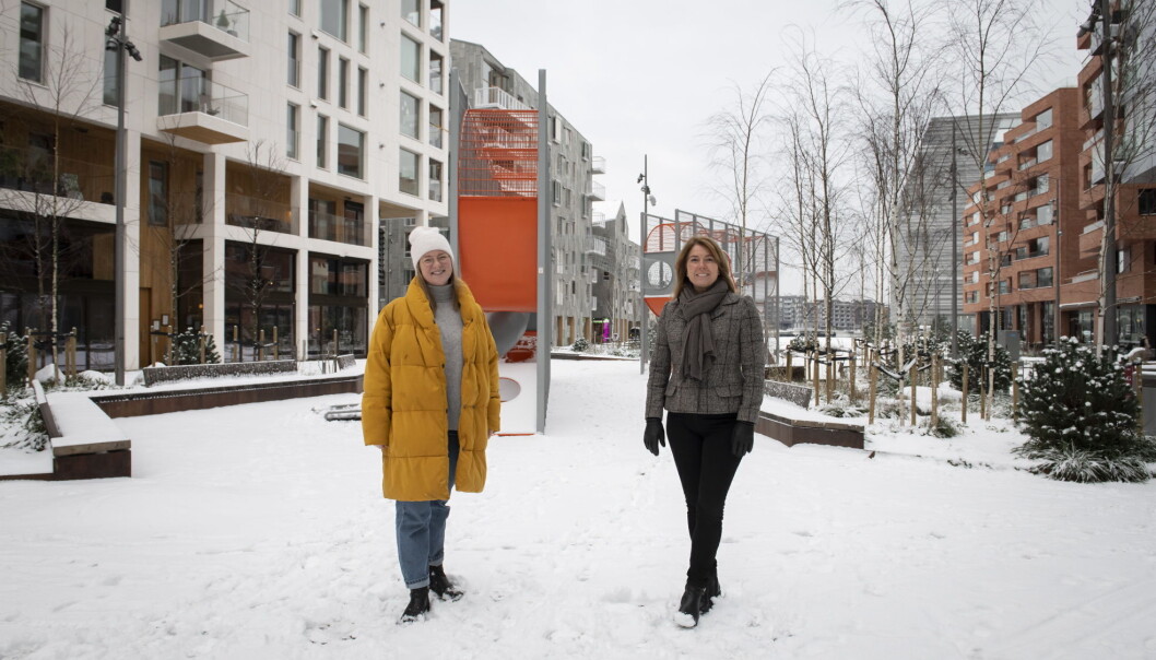 Ida Gravdal Haldorsen, leder for Bjørvikaforeningen og administrerende direktør Synnøve Lyssand Sandberg i OSU, på besøk på den populære Stasjonsallmenningen i Bjørvika. (Foto: Katrine Lunke) Ida Gravdal Haldorsen, leder for Bjørvikaforeningen og administrerende direktør Synnøve Lyssand Sandberg i OSU, på besøk på den populære Stasjonsallmenningen i Bjørvika. (Foto: Katrine Lunke)