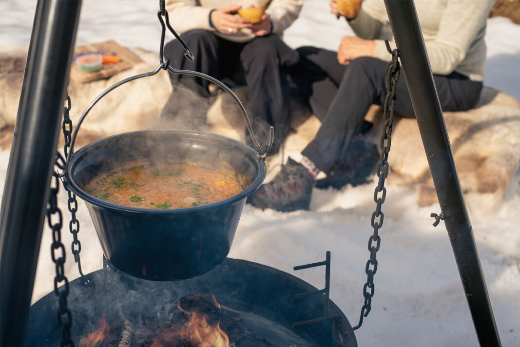Rivesuppe er en grønnsaksuppe som er enkel og rask å lage ute. (Foto: Frukt.no) Rivesuppe er en grønnsaksuppe som er enkel og rask å lage ute. (Foto: Frukt.no)