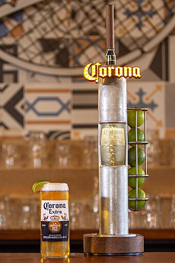 100 Corona-tappetårn skal være på plass på norske serveringssteder i god tid før sommersesongen 2021. (Foto: Corona/AB InBev) 100 Corona-tappetårn skal være på plass på norske serveringssteder i god tid før sommersesongen 2021. (Foto: Corona/AB InBev)