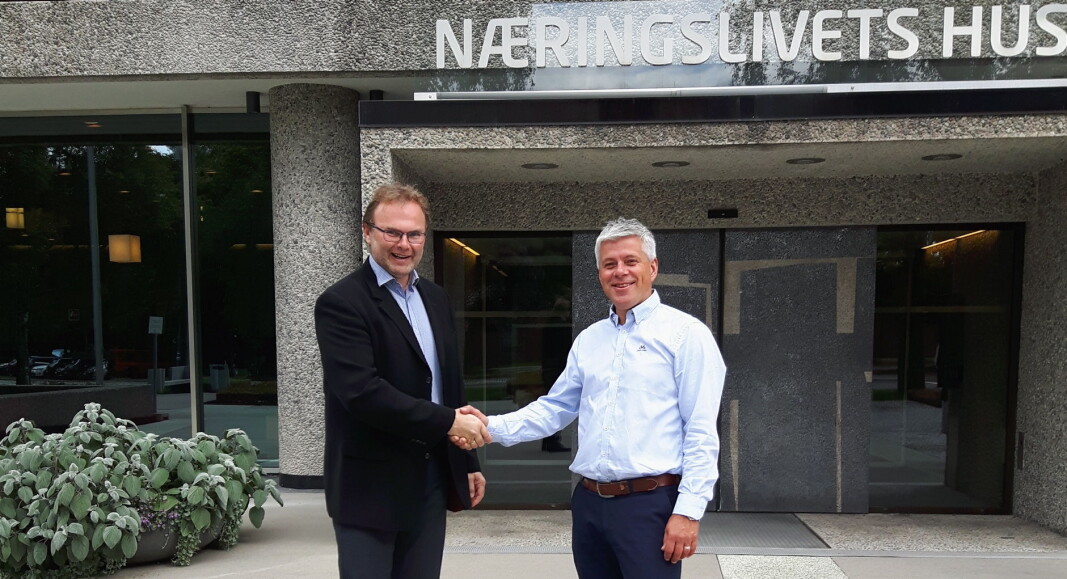 Daglig leder for Greenway-Norge AS, Jan-Erik Pavels Smith (til venstre) sammen med Morten Karlsen hos NHO Reiseliv Innkjøpskjeden (Foto: Greenway-Norge/NHO Reiseliv Innkjøpskjeden) Daglig leder for Greenway-Norge AS, Jan-Erik Pavels Smith (til venstre) sammen med Morten Karlsen hos NHO Reiseliv Innkjøpskjeden (Foto: Greenway-Norge/NHO Reiseliv Innkjøpskjeden)