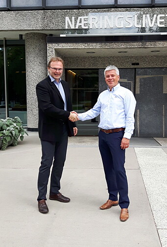 Daglig leder for Greenway-Norge AS, Jan-Erik Pavels Smith (til venstre) sammen med Morten Karlsen hos NHO Reiseliv Innkjøpskjeden (Foto: Greenway-Norge/NHO Reiseliv Innkjøpskjeden) Daglig leder for Greenway-Norge AS, Jan-Erik Pavels Smith (til venstre) sammen med Morten Karlsen hos NHO Reiseliv Innkjøpskjeden (Foto: Greenway-Norge/NHO Reiseliv Innkjøpskjeden)