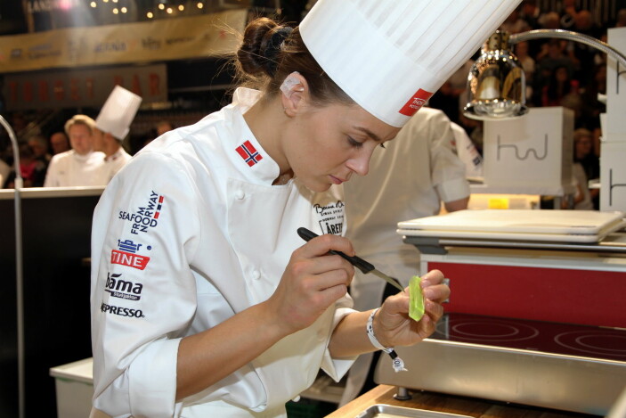 Runa Kvendseth er de første kvinnen som deltar i Årets kokk siden Miriam Østvik Jenssen var med i 2011. (Foto: Morten Holt)