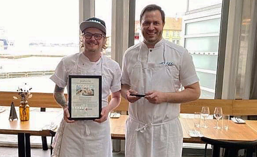 Matfaglig ansvarlig Karl Erik Pallesen (til venstre) og daglig leder Lars-Erik Kristiansen. (Foto: NKL/Fisketorget) Matfaglig ansvarlig Karl Erik Pallesen (til venstre) og daglig leder Lars-Erik Kristiansen. (Foto: NKL/Fisketorget)