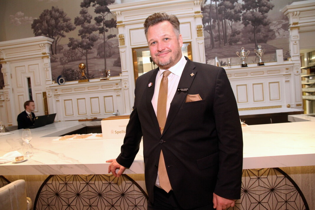 Hotell- og restaurant-Norge stenger - etter de nye retningslinjene i kveld. Britannia Hotel og hotelldirektør Mikael Forselius stenger fra 25. mars. (Foto: Morten Holt) Hotell- og restaurant-Norge stenger - etter de nye retningslinjene i kveld. Britannia Hotel og hotelldirektør Mikael Forselius stenger fra 25. mars. (Foto: Morten Holt)