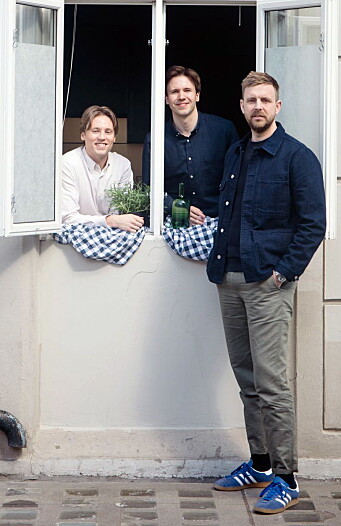 Magnus Liøkel (fra venstre) og Ole Kristian Samuelsen sammen med administrerende direktør og gründer i Livly, Jonas Stokke. (Foto: Sultne Gutter) Magnus Liøkel (fra venstre) og Ole Kristian Samuelsen sammen med administrerende direktør og gründer i Livly, Jonas Stokke. (Foto: Sultne Gutter)