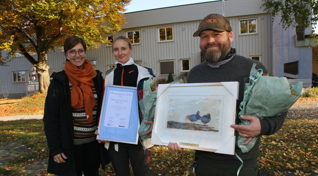 I fjor var det Granly Stiftelse på Toten som fikk Matomsorgsprisen. Fra venstre daglig leder Kristin Lindberget, videre kokkene Toini O. Bratli og Lars Magnus Jenssen. (Foto: Morten Holt) I fjor var det Granly Stiftelse på Toten som fikk Matomsorgsprisen. Fra venstre daglig leder Kristin Lindberget, videre kokkene Toini O. Bratli og Lars Magnus Jenssen. (Foto: Morten Holt)