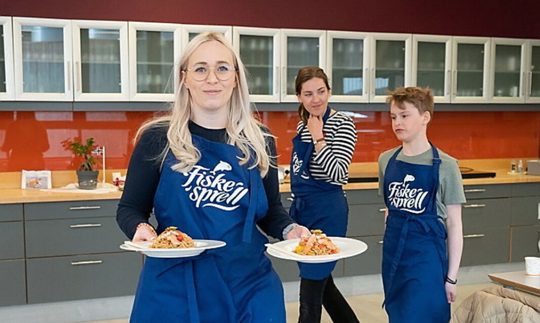 Anna Reibo Jentoft er med på å arrangere Kokkesprell. Her serverer hun en av finalerettene. (Foto: Knut Åserud, Sjømatrådet) Anna Reibo Jentoft er med på å arrangere Kokkesprell. Her serverer hun en av finalerettene. (Foto: Knut Åserud, Sjømatrådet)