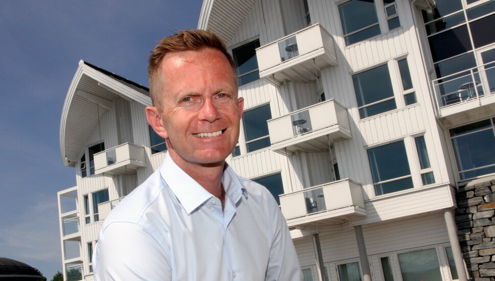 Stephen Meinich-Bache er administrerende direktør i Classic Norway Hotels. Her fotografert utenfor Hotell Molde Fjordstuer, et av hotellene i kjeden. (Foto Morten Holt)