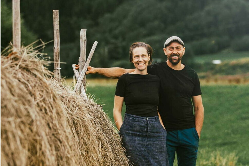 Kathrine Sandvold Lundgren og Arild Gaasvik driver Vuku gårdsmeieri i Trøndelag, som er kåret til Årets lokalmatgründer 2021. (Foto: Vuku gårdsmeieri)