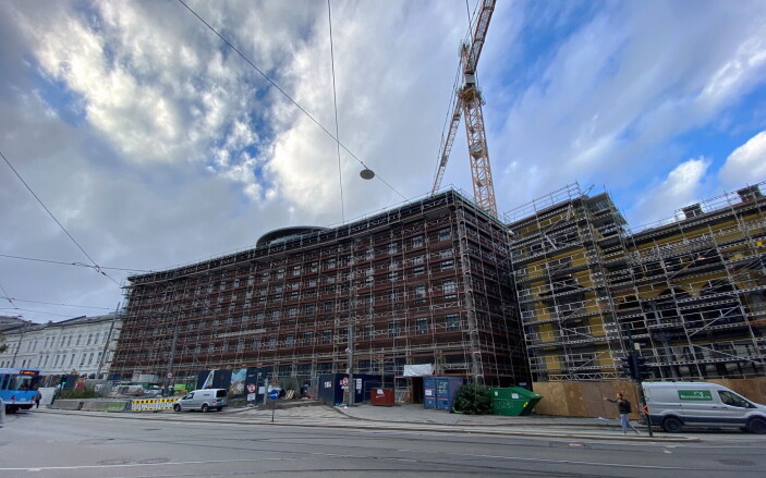 Det er stor aktivitet i Sommerrokvartalet om dagen. Det hele skal stå ferdig i september 2022. (Foto: Morten Holt) Det er stor aktivitet i Sommerrokvartalet om dagen. Det hele skal stå ferdig i september 2022. (Foto: Morten Holt)