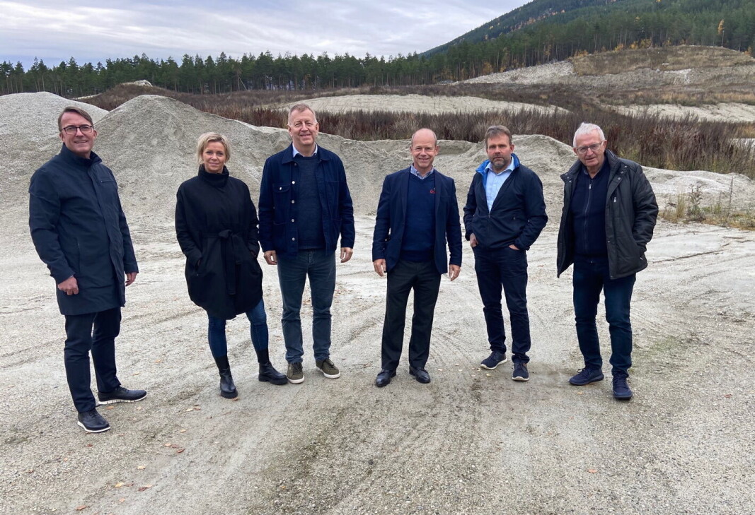 Fra venstre Ståle Gausen (konserndirektør i Grilstad AS), Guro Espeland (daglig leder i Jæder Ådne Espeland AS), Terje Wester (påtroppende daglig leder Gudbrandsdal Slakteri AS), Jørgen Wiig (konsernsjef Grilstad AS), Terje Jonny Sveen (styreleder Gudbrandsdal Slakteri AS) og Noralf Espeland (styremedlem i Jæder Ådne Espeland AS og Gudbrandsdal Slakteri AS). (Foto: Gudbrandsdal Slakteri) Fra venstre Ståle Gausen (konserndirektør i Grilstad AS), Guro Espeland (daglig leder i Jæder Ådne Espeland AS), Terje Wester (påtroppende daglig leder Gudbrandsdal Slakteri AS), Jørgen Wiig (konsernsjef Grilstad AS), Terje Jonny Sveen (styreleder Gudbrandsdal Slakteri AS) og Noralf Espeland (styremedlem i Jæder Ådne Espeland AS og Gudbrandsdal Slakteri AS). (Foto: Gudbrandsdal Slakteri)