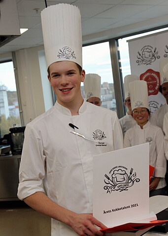 16-årige Thorvald Gabestad Nørsett arbeider til daglig også som ekstrahjelp på Michelin-restauranten Fagn i Trondheim. (Foto: Morten Holt)