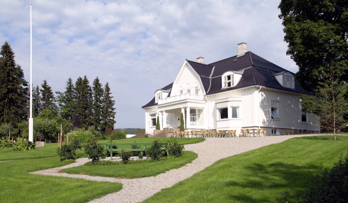 Direktørboligen og hagen på Thorbjørnrud Hotell. (Foto: Hotellet) Direktørboligen og hagen på Thorbjørnrud Hotell. (Foto: Hotellet)