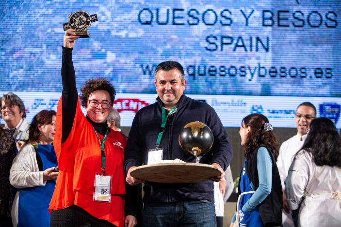 Den spanske geitosten Quesos y Besos fra Andalusia ble kåret til verdens beste ost. (Foto: World Cheese Awards) Den spanske geitosten Quesos y Besos fra Andalusia ble kåret til verdens beste ost. (Foto: World Cheese Awards)