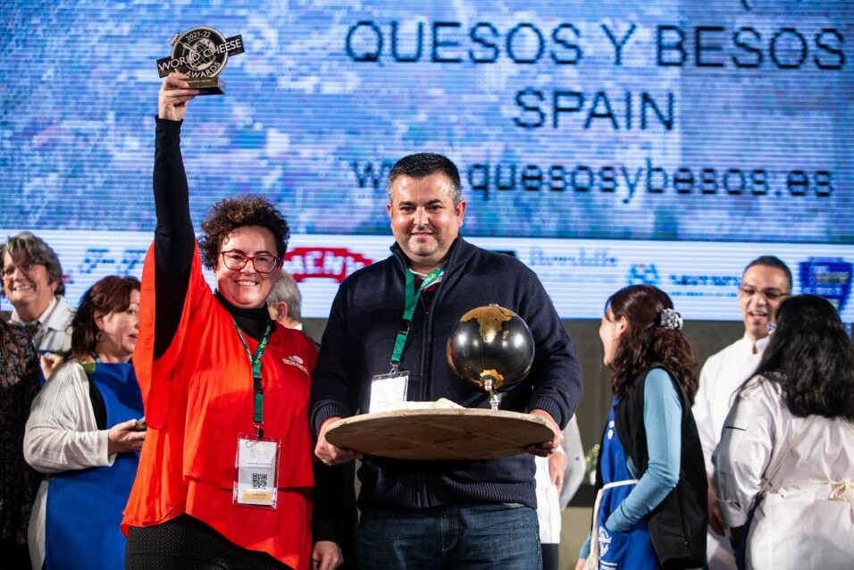 Den spanske geitosten Quesos y Besos fra Andalusia ble kåret til verdens beste ost. (Foto: World Cheese Awards)