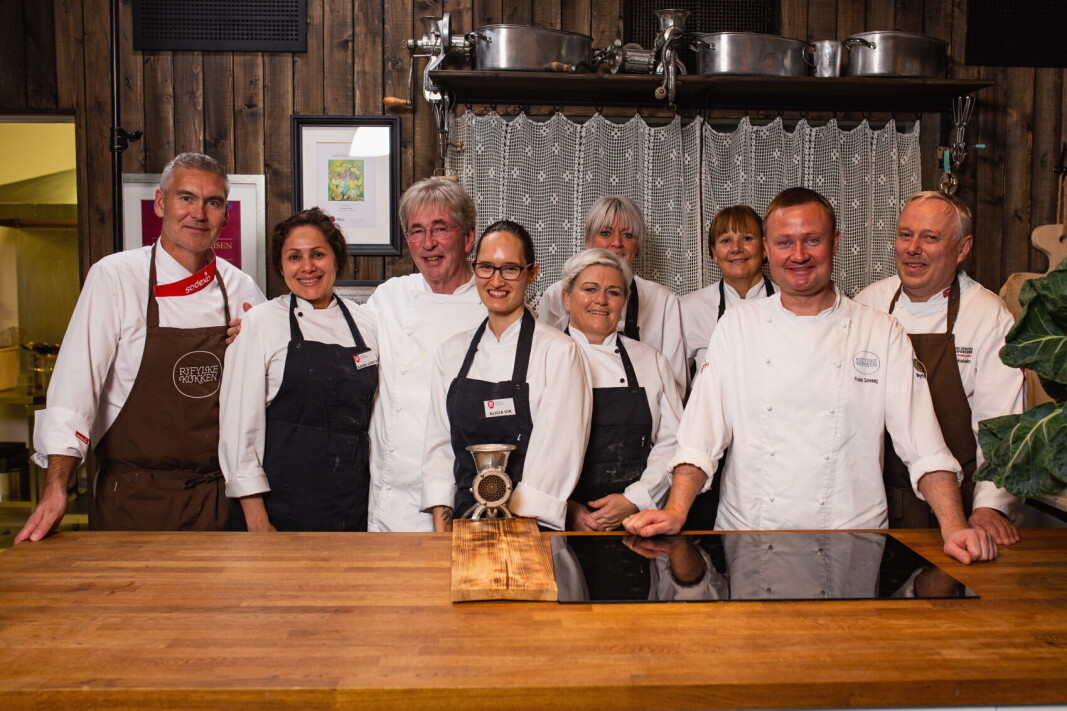 Halvor Hedenstad (foran fra venstre), Saira Costa, Arne Brimi, Alicia Vik, Henriette Mannes, Frode Selvåg og Audun Moksheim. Bak Ranja Vik og Elisabeth Naley Sørensen. (Foto: Eivind Jul Wibe Fiksdal) Halvor Hedenstad (foran fra venstre), Saira Costa, Arne Brimi, Alicia Vik, Henriette Mannes, Frode Selvåg og Audun Moksheim. Bak Ranja Vik og Elisabeth Naley Sørensen. (Foto: Eivind Jul Wibe Fiksdal)