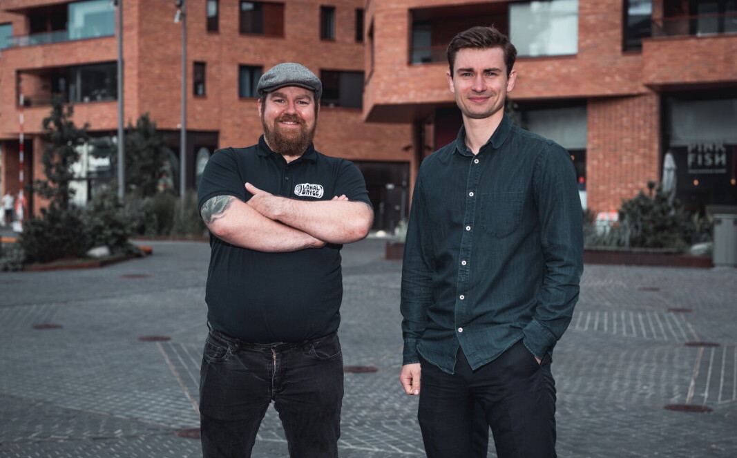 Produktsjef Jørn Idar Kvig, daglig leder Eirik Tomter og Lokalbrygg AS er i gang med sin emisjon. (Foto: Fredrik Alm) Produktsjef Jørn Idar Kvig, daglig leder Eirik Tomter og Lokalbrygg AS er i gang med sin emisjon. (Foto: Fredrik Alm)