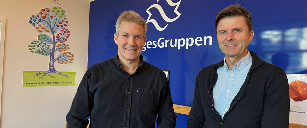 John Thomasgaard (til høyre) er ansatt hos NorgesGruppen. Til venstre konserndirektør detalj, Truls Fjeldstad. (Foto: NorgesGruppen)