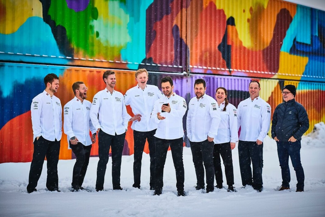Hele Team Bendi til Bocuse d’Or Europe 2022: Fra venstre Enzo Leon Bendi, Kim Asserson, Aleksander Løkkeberg Vartdal, Leon Haarberg Nilsen (commis), Filip August Bendi (kandidat) Christopher William Davidsen (coach), Eli Anne Sundset, Knut Svandal Bø og Arne Sørvig (daglig leder Stiftelsen Norsk Gastronomi). I tillegg må president i Sven Erik Renaa regnes i teamet. (Foto: Stian Broch) Hele Team Bendi til Bocuse d’Or Europe 2022: Fra venstre Enzo Leon Bendi, Kim Asserson, Aleksander Løkkeberg Vartdal, Leon Haarberg Nilsen (commis), Filip August Bendi (kandidat) Christopher William Davidsen (coach), Eli Anne Sundset, Knut Svandal Bø og Arne Sørvig (daglig leder Stiftelsen Norsk Gastronomi). I tillegg må president i Sven Erik Renaa regnes i teamet. (Foto: Stian Broch)