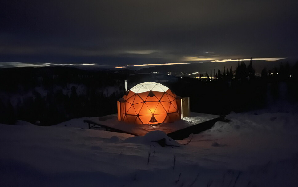 Arctic Dome Namdalen byr på en spektakulær overnatting på fjellet. (Foto: Arctic Dome Namdalen)
