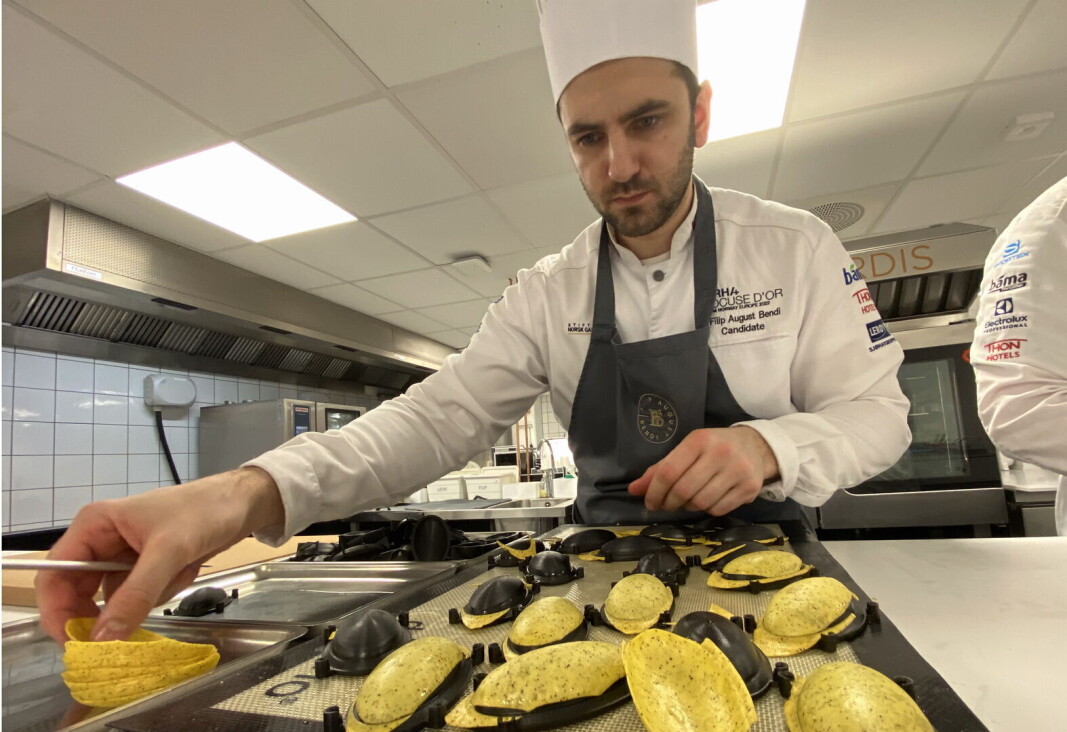 Torsdag konkurrerer Filip August Bendi for Norge i Bocuse d'Or Europe 2022. (Foto: Morten Holt) Torsdag konkurrerer Filip August Bendi for Norge i Bocuse d'Or Europe 2022. (Foto: Morten Holt)