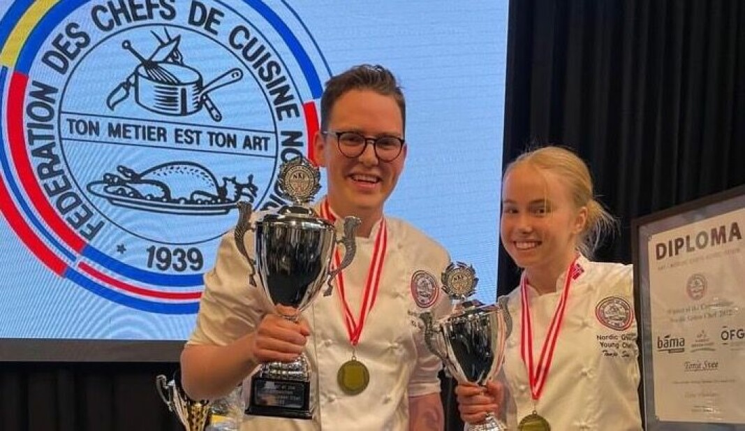 Det ble gull til Norge i historiens første grønne kokkekonkurranse. Tonje Svee og Nils Flatmark er Norges nybakte mestre i Nordic Green Chef. (Foto: OFG)