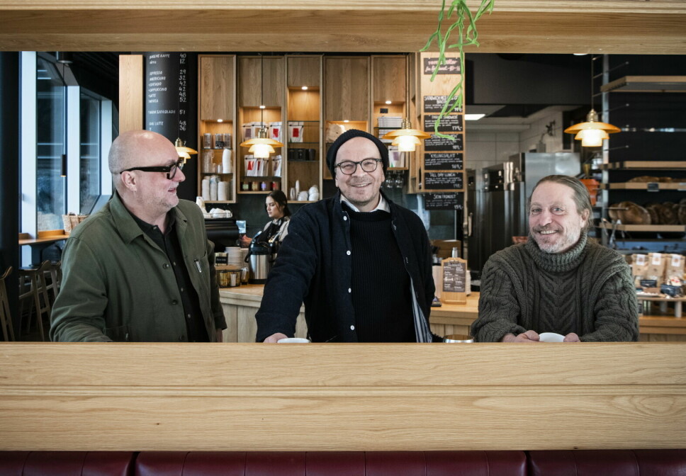 Eirik Sevaldsen, Øyvind Lofthus og Emmanuel Rang satser stort i Bjørvika, og skal ansette mellom 30 og 40 nye ansatte for å drive deres nye spisested, som åpner til neste år. (Foto: Katrine Lunke/Apeland)