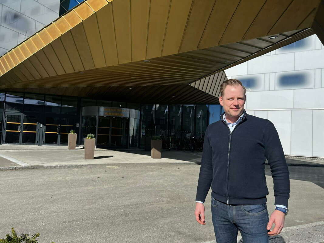 Distriktssjef i NHO Reiseliv Innkjøpskjeden Midt-Norge, Erlend-Andre Iversen ønsker velkommen til innkjøpsmesse på Clarion Hotel & Congress i Trondheim 23.mai. (Foto: NHO Reiseliv Innkjøpskjeden) Distriktssjef i NHO Reiseliv Innkjøpskjeden Midt-Norge, Erlend-Andre Iversen ønsker velkommen til innkjøpsmesse på Clarion Hotel & Congress i Trondheim 23.mai. (Foto: NHO Reiseliv Innkjøpskjeden)