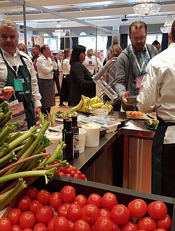 Fra tidligere årskonferanse. Myldrende folkeliv og gode samtaler. Ta med en bransjekollega og bli med på årets innkjøpsmesse. (Foto: NHO Reiseliv Innkjøpskjeden) Fra tidligere årskonferanse. Myldrende folkeliv og gode samtaler. Ta med en bransjekollega og bli med på årets innkjøpsmesse. (Foto: NHO Reiseliv Innkjøpskjeden)