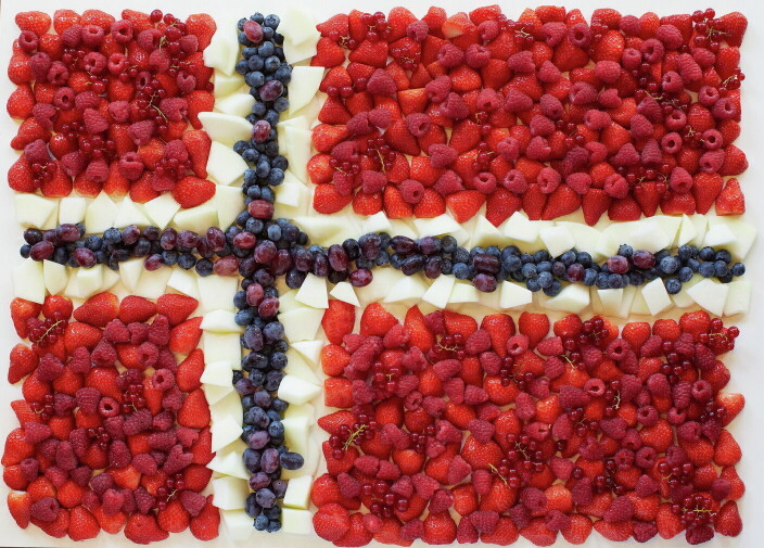 Dekorer med et spiselig norsk flagg på selveste grunnlovsdagen. (Foto: OFG) Dekorer med et spiselig norsk flagg på selveste grunnlovsdagen. (Foto: OFG)