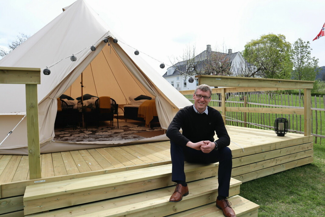 Etter suksessen med glampingtelt i hagen på Thorbjørnrud Hotell i fjor, er antall telt utvidet til sju i 2022, forteller hotelldirektør Kristoffer Skovly Karlsen. (Foto: Thorbjørnrud Hotell)