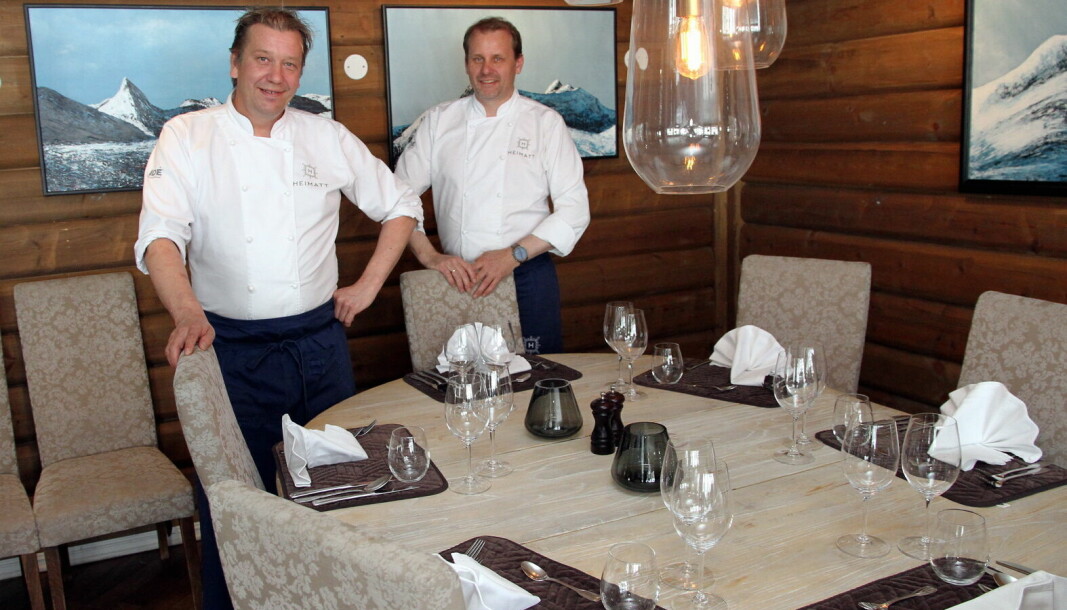 Brødrene Øyvind (til venstre) og Erling Theodorsen åpner 4. juni restauranten Heilt Heimatt på Beitostølen. Dette bildet er tatt i restaurant Heimatt. (Foto: Morten Holt)