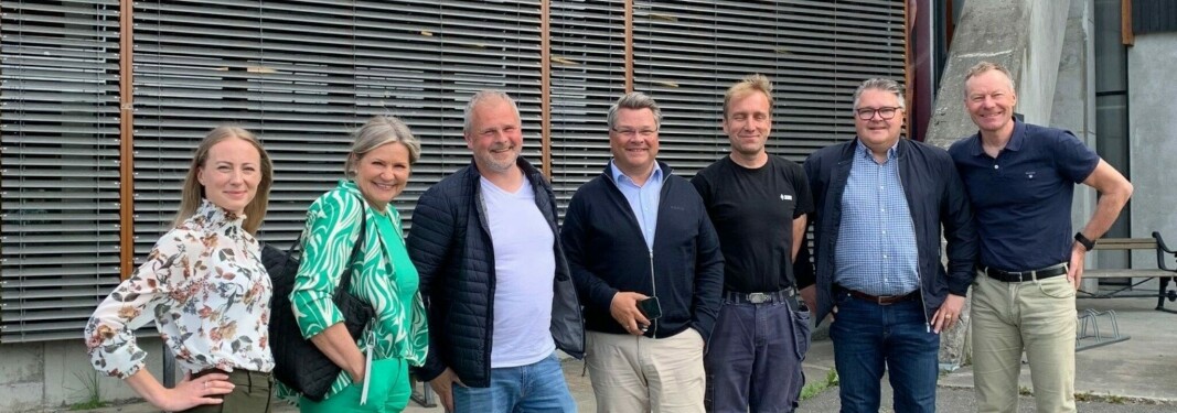Prosjektgruppa som arbeider med å utvikle Østlandske Storhusholdning 2023. Fra venstre Mailene Balkøy (Lærlingkompaniet Innlandet), Jeanette Andersen (Norengros Johs Olsen), Tommy Ellstrøm (NHO Reiseliv Innkjøpskjeden), Geir Kjærstad (Asko Hedmark), Øyvind Larsen (RNI), Gjermund Opsahl (Santa Maria Foodservice) og Konrad Sel (teknisk arrangør Utstillingsplassen Messer). Brede Hemma (Lillehammer Storkjøkkensenter) var ikke på plass da bildet ble tatt. (Foto: Østlandske Storhusholdning) Prosjektgruppa som arbeider med å utvikle Østlandske Storhusholdning 2023. Fra venstre Mailene Balkøy (Lærlingkompaniet Innlandet), Jeanette Andersen (Norengros Johs Olsen), Tommy Ellstrøm (NHO Reiseliv Innkjøpskjeden), Geir Kjærstad (Asko Hedmark), Øyvind Larsen (RNI), Gjermund Opsahl (Santa Maria Foodservice) og Konrad Sel (teknisk arrangør Utstillingsplassen Messer). Brede Hemma (Lillehammer Storkjøkkensenter) var ikke på plass da bildet ble tatt. (Foto: Østlandske Storhusholdning)