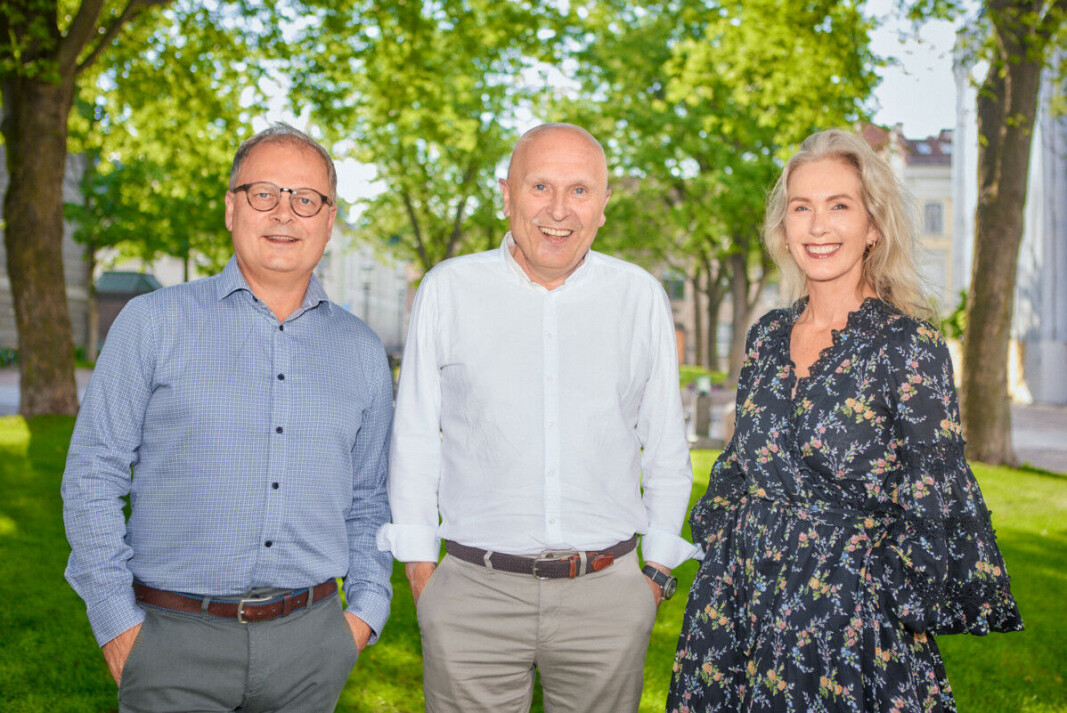 Arne Sørvig (daglig leder i Stiftelsen Norsk Gastronomi), Jan Erik Glimsholt (administrerende direktør i Kjeldsberg) og Anita Krohn Traaseth (styreleder i Stiftelsen Norsk Gastronomi). (Foto: Helge Brekke) Arne Sørvig (daglig leder i Stiftelsen Norsk Gastronomi), Jan Erik Glimsholt (administrerende direktør i Kjeldsberg) og Anita Krohn Traaseth (styreleder i Stiftelsen Norsk Gastronomi). (Foto: Helge Brekke)