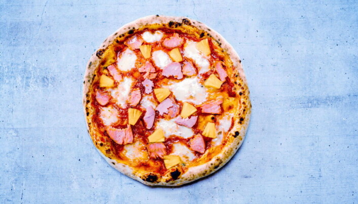 Hawaiipizzaen har fortsatt gode levevilkår i Norge. Den har sågar sin egen dag, 20. august. (Foto: Ooni) Hawaiipizzaen har fortsatt gode levevilkår i Norge. Den har sågar sin egen dag, 20. august. (Foto: Ooni)