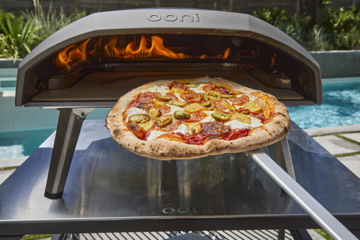 En Ooni pizzaovn tar liten plass, og lar deg tilberede ekte, italiensk pizza. (Foto: Ooni) En Ooni pizzaovn tar liten plass, og lar deg tilberede ekte, italiensk pizza. (Foto: Ooni)