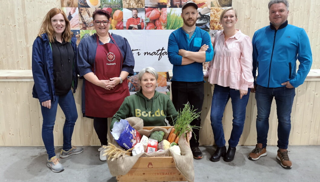 Karoline Amb (fra venstre), Oddrun Merete Sagevik, Anne Rustad, Jo Jordet, Bente Ekeberg Bodin og Frank Asle Mathisen gleder seg til å ta imot publikum under årets Midt i matfatet. (Foto: Midt i matfatet) Karoline Amb (fra venstre), Oddrun Merete Sagevik, Anne Rustad, Jo Jordet, Bente Ekeberg Bodin og Frank Asle Mathisen gleder seg til å ta imot publikum under årets Midt i matfatet. (Foto: Midt i matfatet)