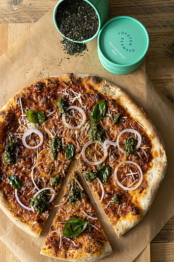 Pizza med tang og tare. (Foto Lofoten Seaweed/Marjolein Worum) Pizza med tang og tare. (Foto Lofoten Seaweed/Marjolein Worum)