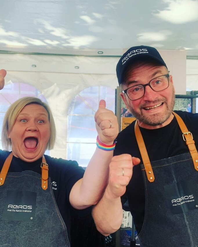 Eggen Gardsysteri i Vingelen har hentet fire medaljer i World Cheese Awards; supergull til Rørosblå, sølv til Fjellblå, Fjellost og Eggen Spesial. Liv og Ola, som startet ysteriet på slektsgården for 21 år siden, kan juble. (Foto: Norsk Gardsost/Ragna Kronset) Eggen Gardsysteri i Vingelen har hentet fire medaljer i World Cheese Awards; supergull til Rørosblå, sølv til Fjellblå, Fjellost og Eggen Spesial. Liv og Ola, som startet ysteriet på slektsgården for 21 år siden, kan juble. (Foto: Norsk Gardsost/Ragna Kronset)