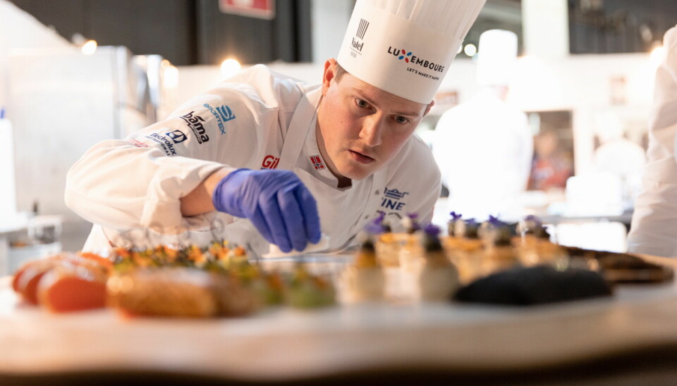 Kåre André Hjartholm i full konsentrasjon under Culinary World Cup 2022 i Luxembourg. (Foto: Rasmus Kongsøre)