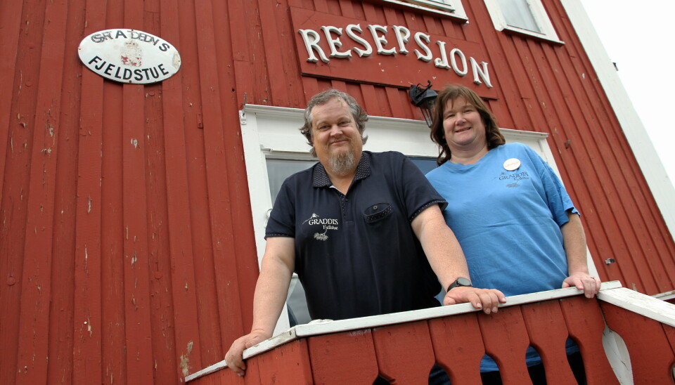 Kjell-Sture og Berit Carlsen Myrvang driver Graddis Fjellstue i Junkerdalen i Salten i Nordland. (Foto: Morten Holt)