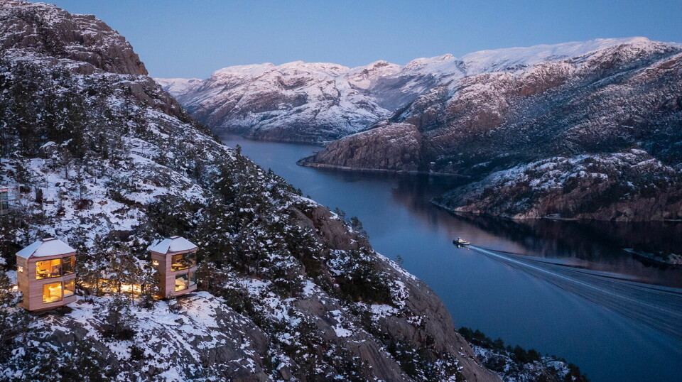 The Bolder Starlodge svever over en av Norges vakreste fjorder. Nå står tre nye luksushytter klare. (Foto: Elin Engelsvoll/Thebolder.com)
