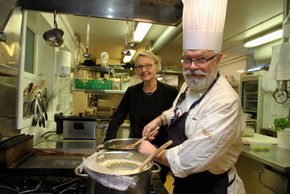 De er begge kokkeutdannet, men det er Ottar Skaslien som har styrt på kjøkkenet. Elin Skaslien har hatt ansvaret for den daglige driften av Skaslien Gjestgiveri.