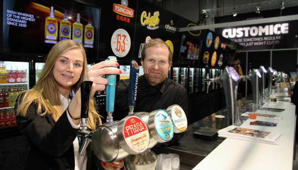 Brewery International feirer 30-årsjubileum. Her er Madeleine Olsen og Kenth Nygaard på standen på Umami Arena.