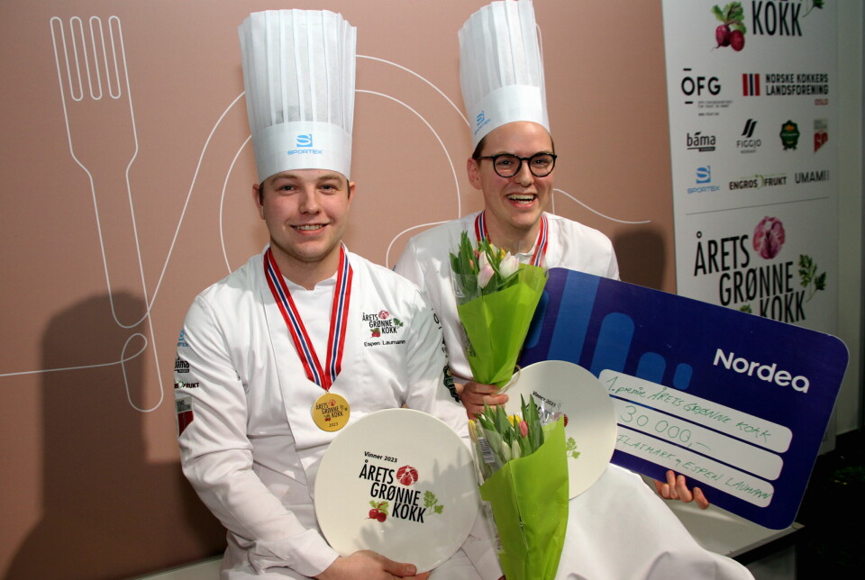 Espen Laumann (til venstre) fra Le Bistro og Nils Flatmark fra Britannia Hotel vant Årets grønne kokk 2023.