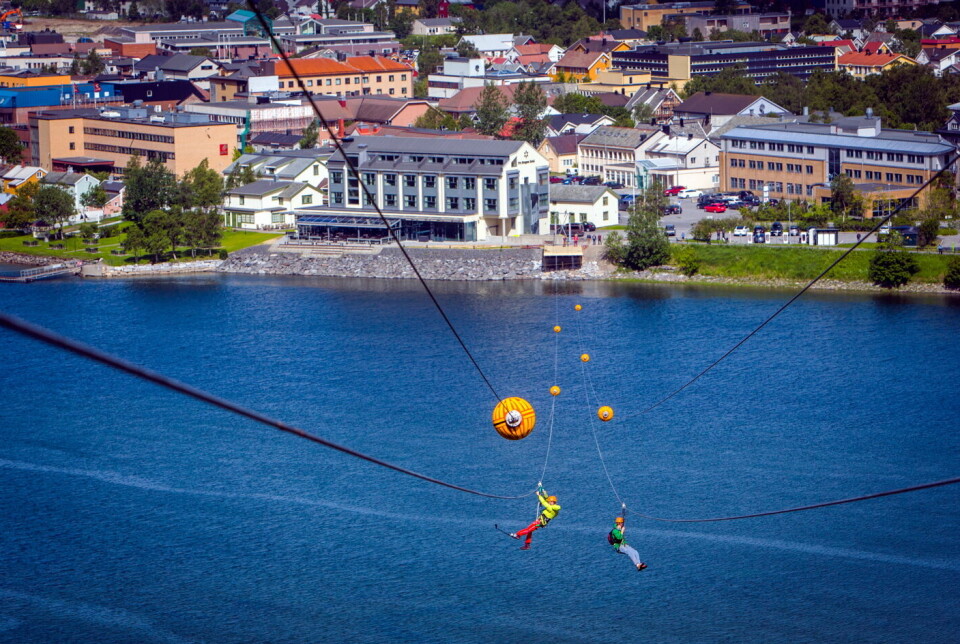 Zipline fra Øyfjellet, over Vefsna til Fru Haugans Hotel er en av de nyere attraksjonene for Fru Haugans Hotel.