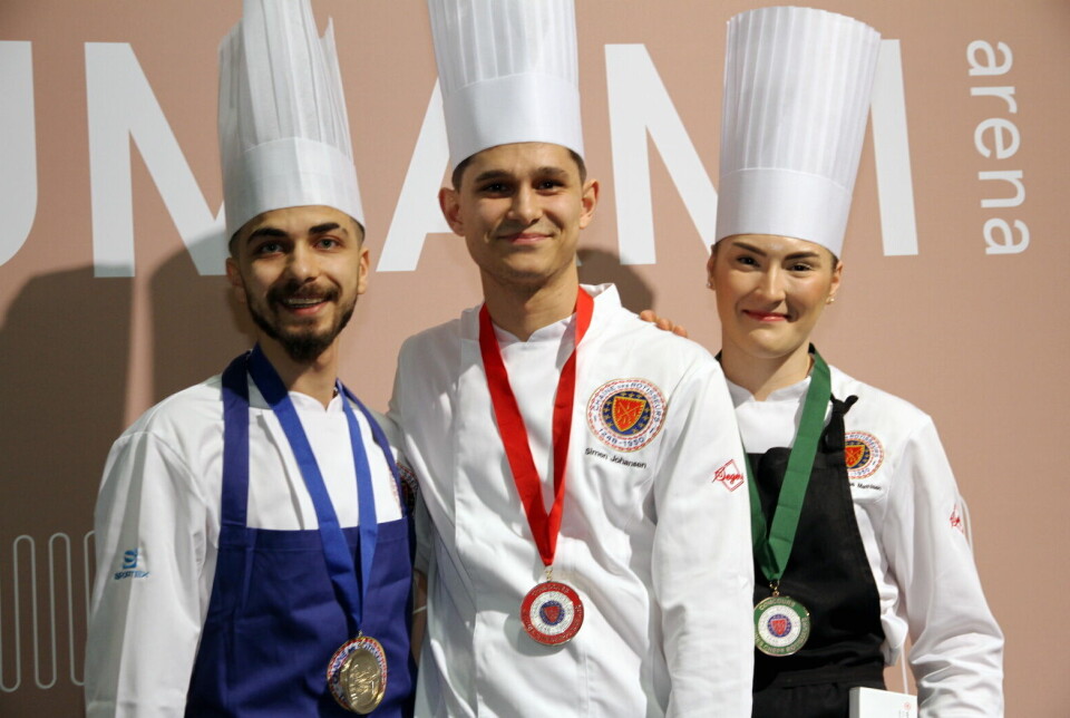 De tre beste i Jeunes Chef Rôtisseurs. Fra venstre Ibrahim Aljabouri (sølv), Simen Johansen (gull) og Sunniva Aas Mathisen (bronse).
